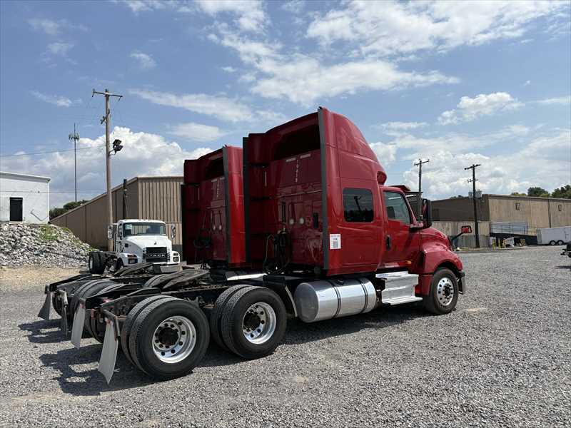 2021 International LT - image 6