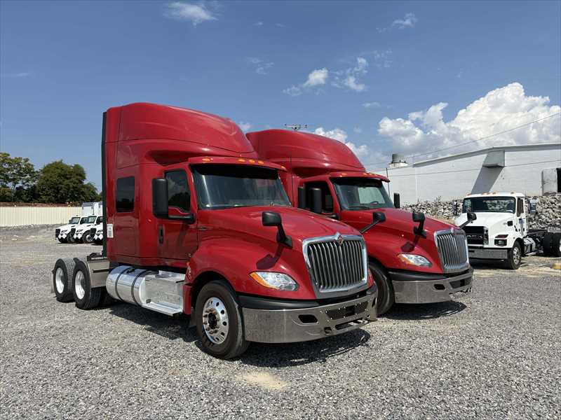 2021 International LT - image 8