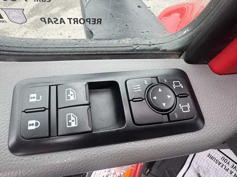 2021 International LT - image 11