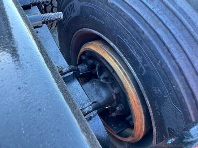 2023 Volvo  VNL64T860