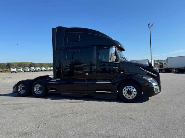 2023 Volvo  VNL64T860