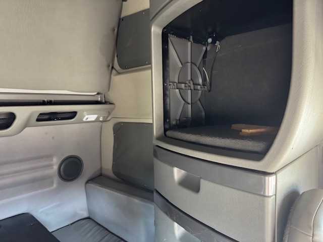 2023 Volvo  VNL64T860