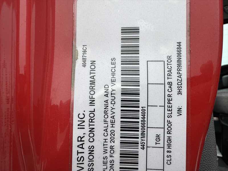 2021 International LT - image 12