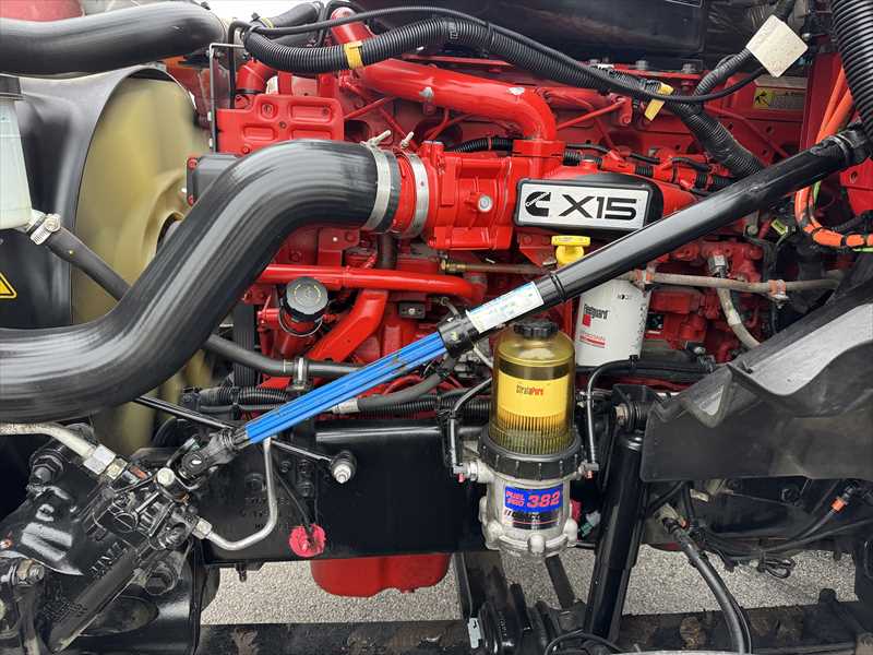 2021 International LT - image 10