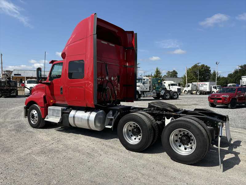 2021 International LT - image 2