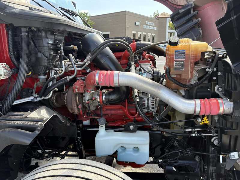 2021 International LT - image 8