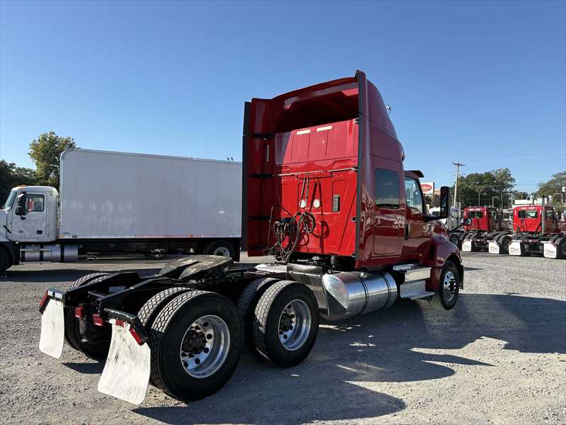 2021 International LT - image 5