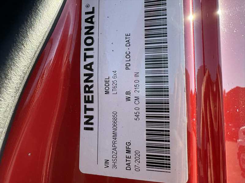 2021 International LT - image 9