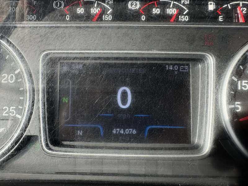 2021 International LT - image 13