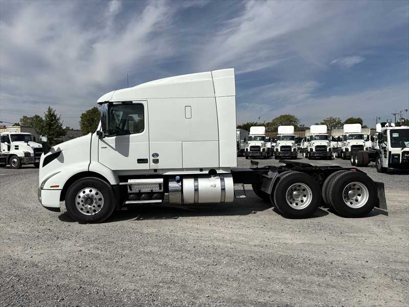 2021 Volvo - image 2