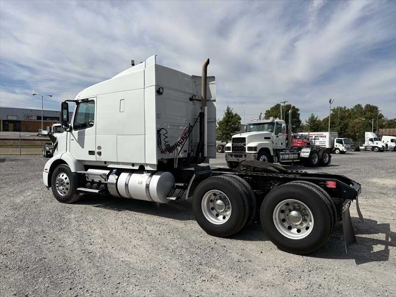 2021 Volvo - image 3