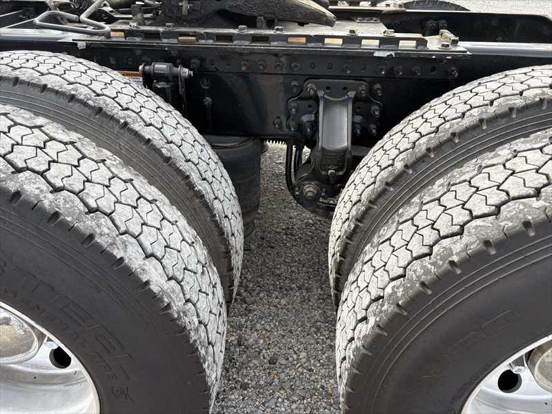 2021 Volvo - image 5