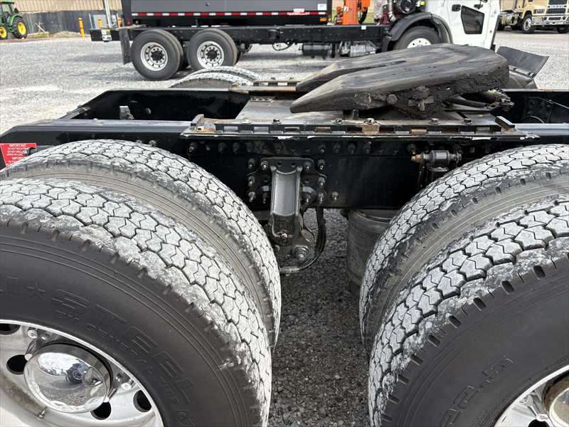 2021 Volvo - image 7