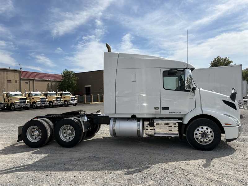 2021 Volvo - image 9