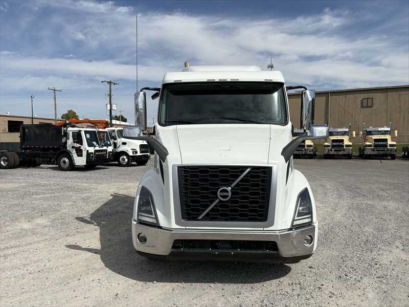 2021 Volvo - image 11