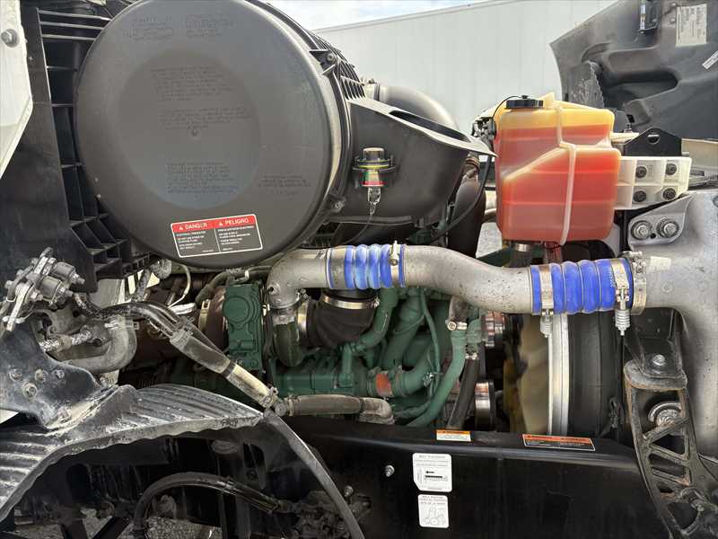 2021 Volvo - image 12