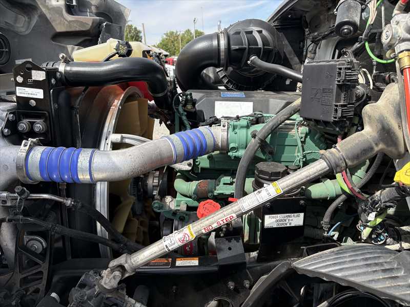 2021 Volvo - image 13