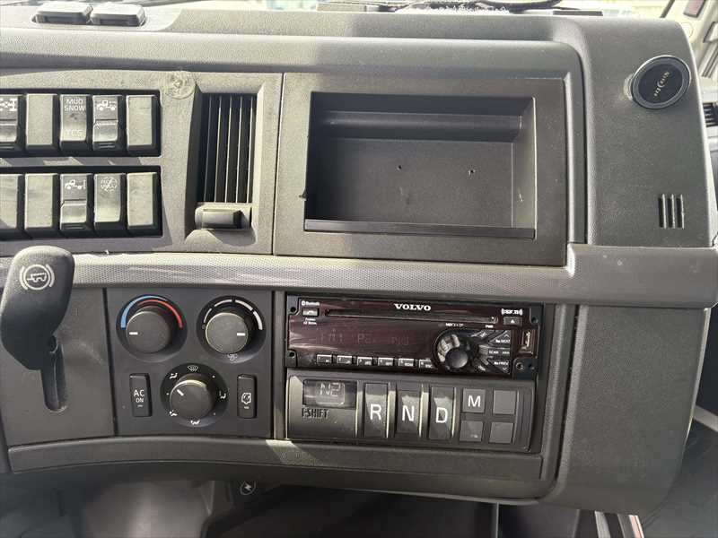 2021 Volvo - image 15