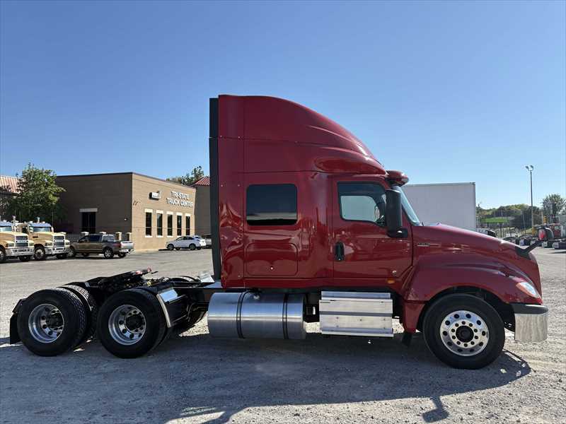 2021 International LT - image 6