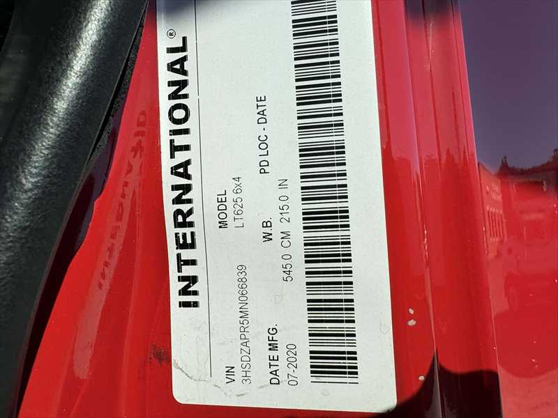 2021 International LT - image 11