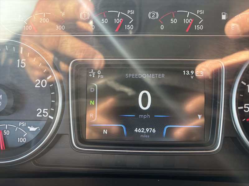 2021 International LT - image 13