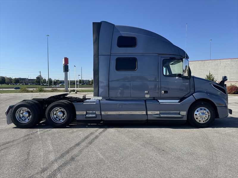 2023 Volvo  VNL64T860