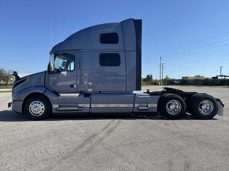 2023 Volvo  VNL64T860