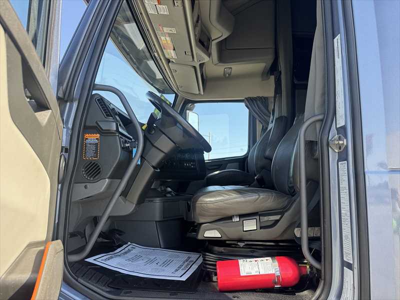 2023 Volvo  VNL64T860