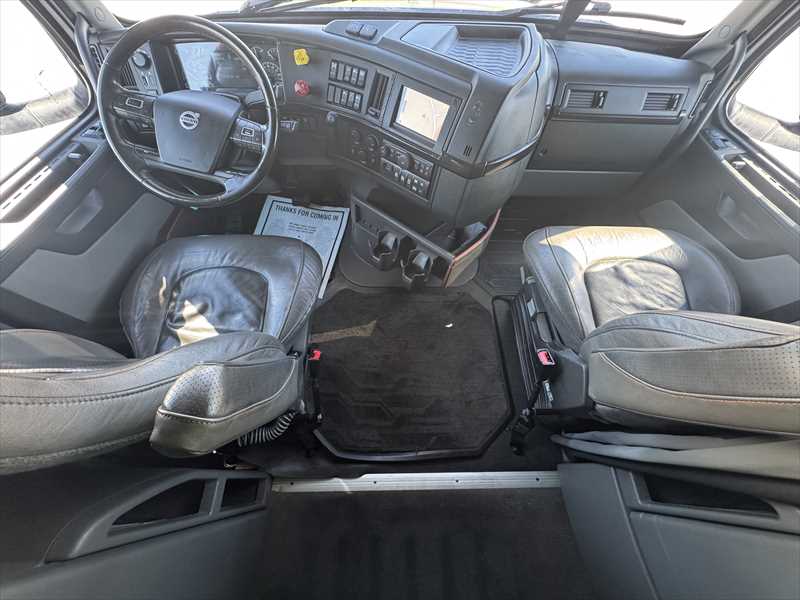 2023 Volvo  VNL64T860