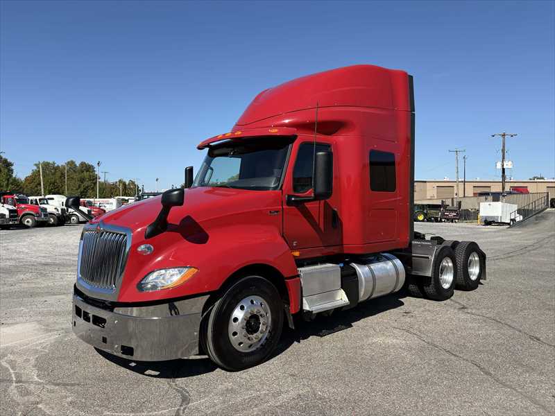 2021 International LT - image 1