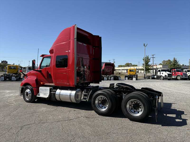 2021 International LT - image 3