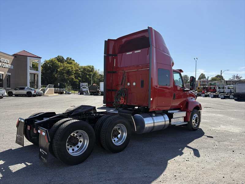 2021 International LT - image 5