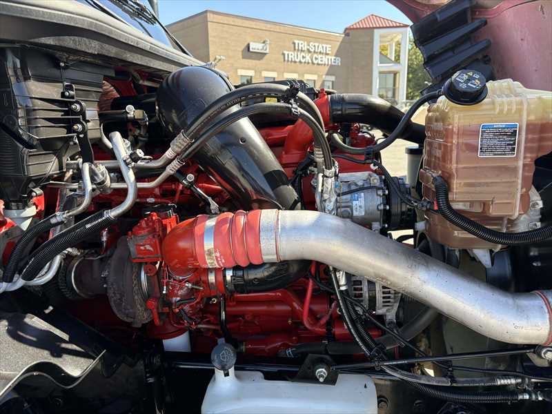 2021 International LT - image 10