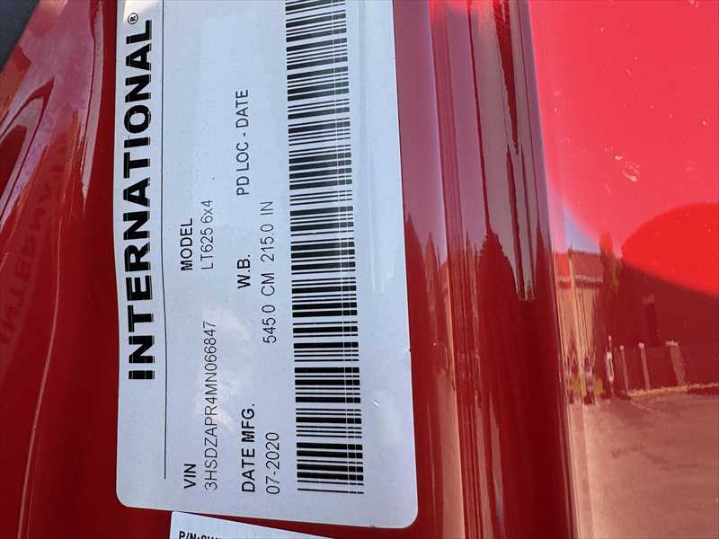 2021 International LT - image 11