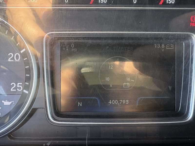 2021 International LT - image 13