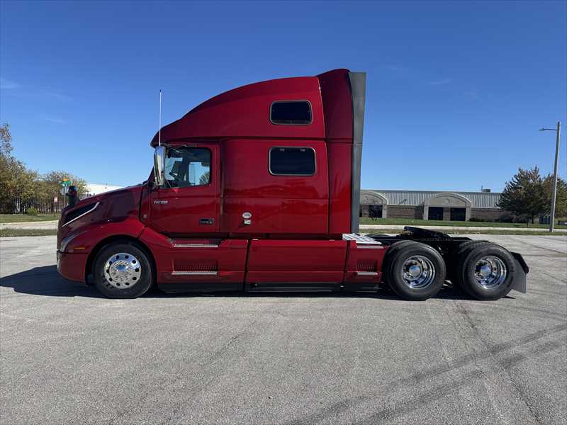 2022 Volvo - image 2