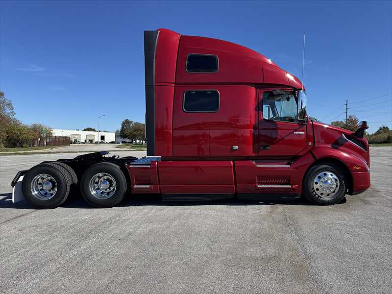 2022 Volvo - image 5