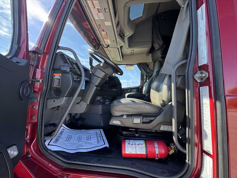 2022 Volvo - image 10