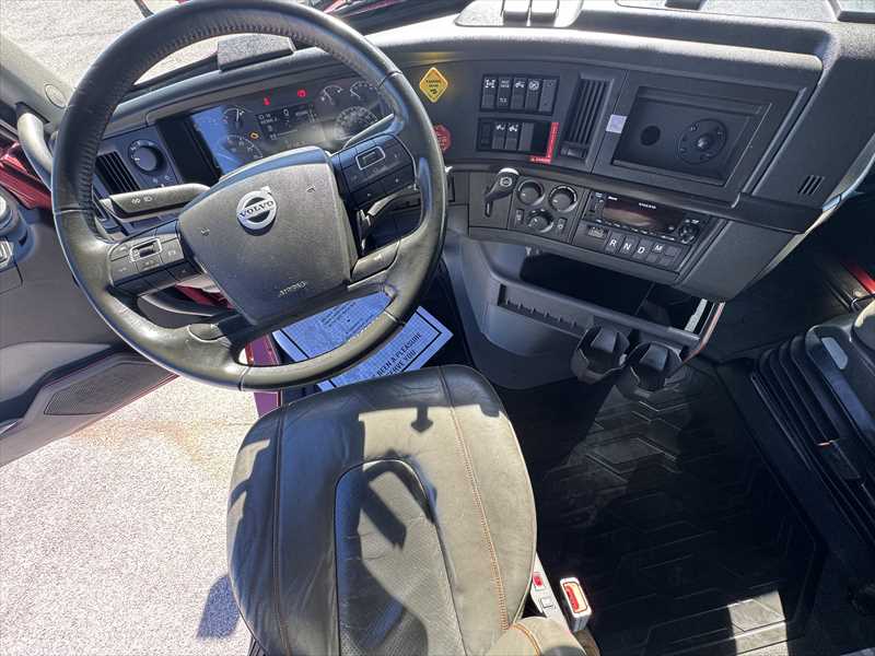 2022 Volvo - image 11