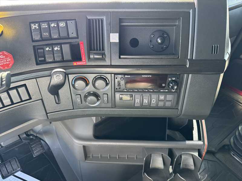 2022 Volvo - image 15