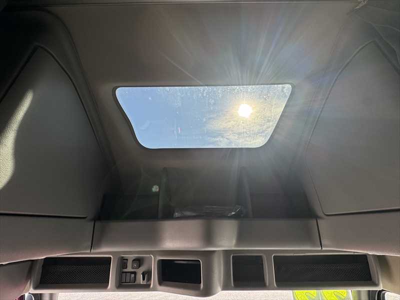 2022 Volvo - image 17