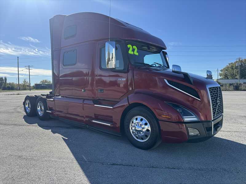 2022 Volvo - image 5