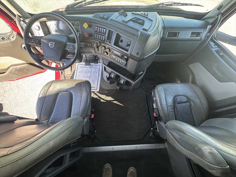 2022 Volvo - image 10