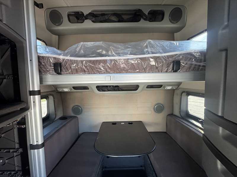 2022 Volvo - image 16