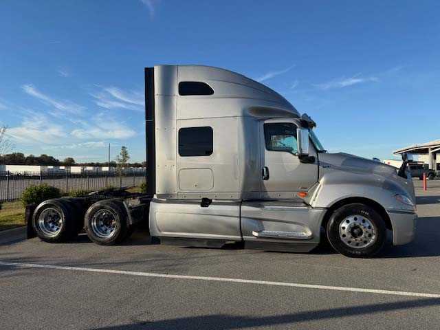 2022 International  LT625