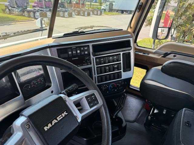 2023 Mack  AN64T
