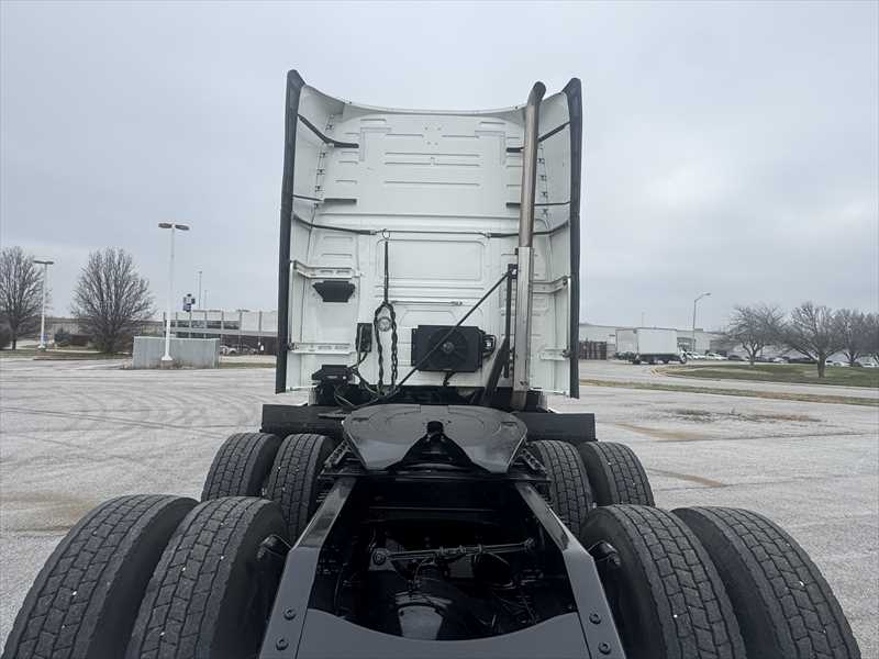 2023 Volvo  VNL64T760