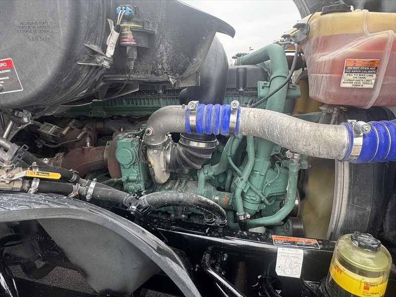 2023 Volvo  VNL64T760