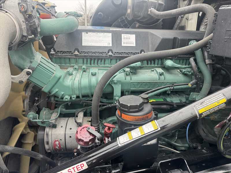 2023 Volvo  VNL64T760