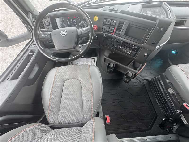 2023 Volvo  VNL64T760